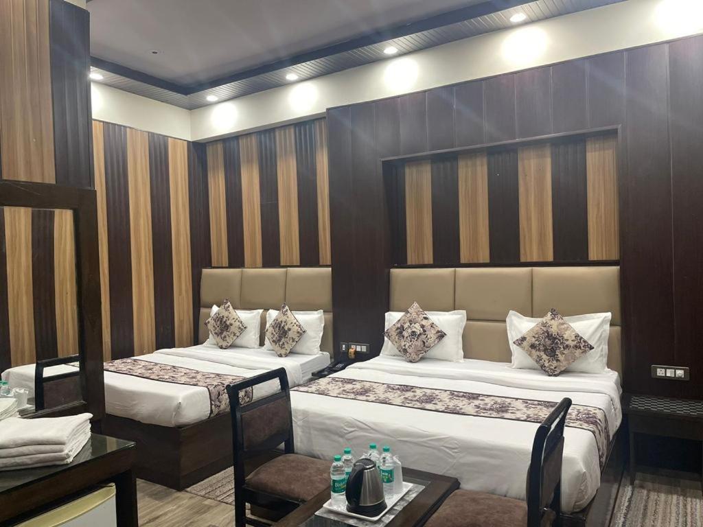 Hotel Radiance Делхи Екстериор снимка