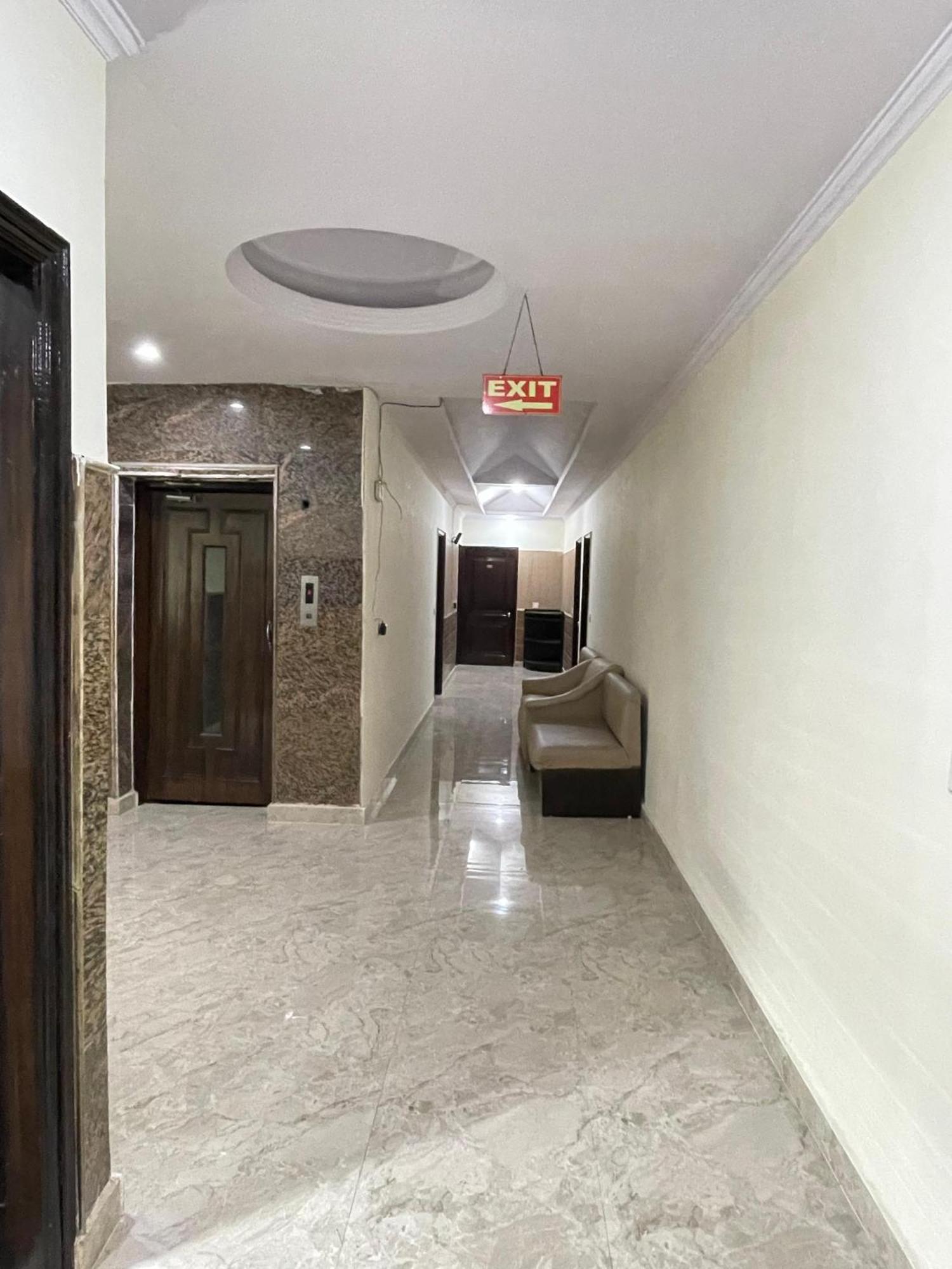 Hotel Radiance Делхи Екстериор снимка