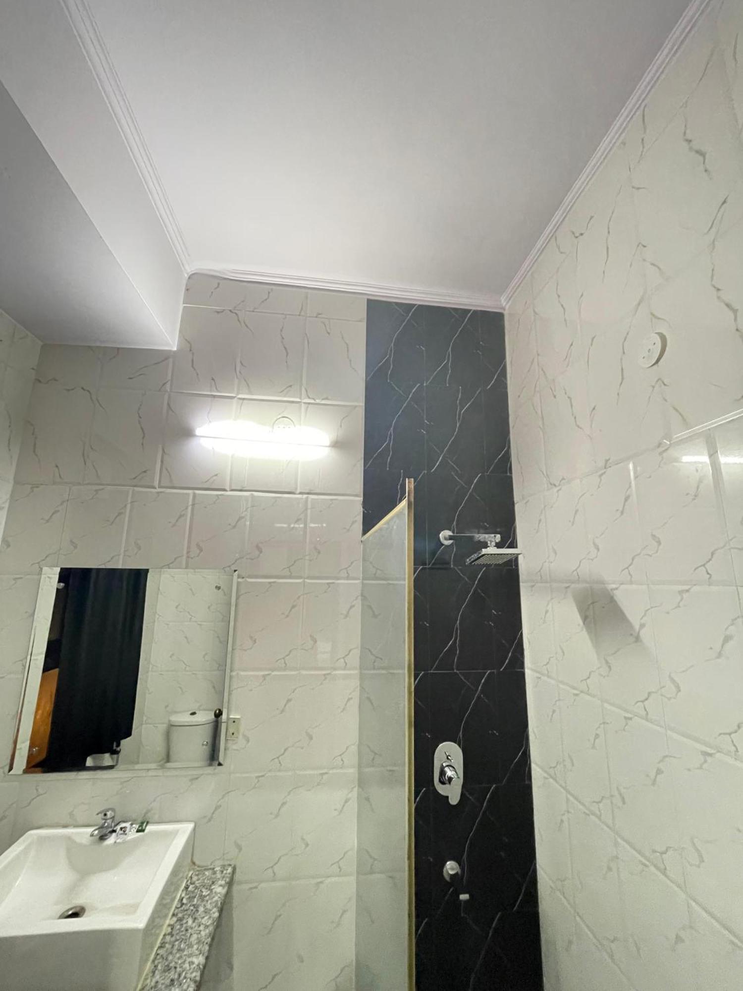 Hotel Radiance Делхи Екстериор снимка