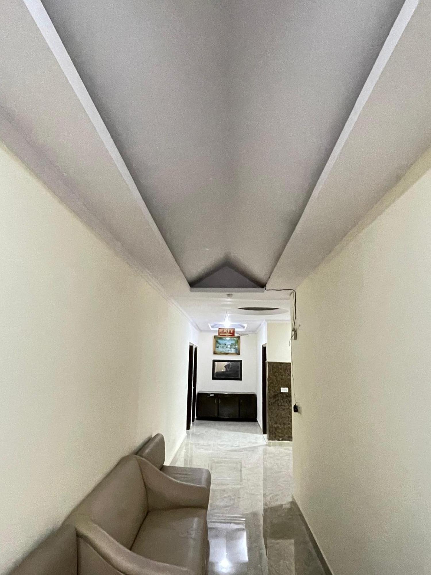 Hotel Radiance Делхи Екстериор снимка