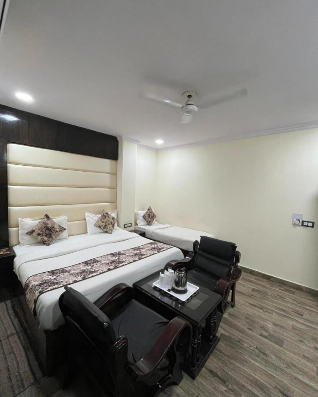 Hotel Radiance Делхи Екстериор снимка